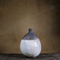 Vase en céramique raku #94 | Pièce unique faite main – Mimeiceramics