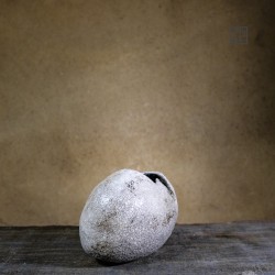 Vase en céramique raku #89 | Pièce unique faite main – Mimeiceramics