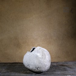 Vase en céramique raku #89 | Pièce unique faite main – Mimeiceramics